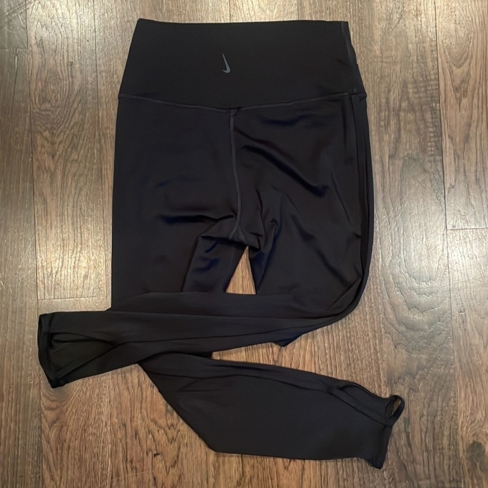 Nike Black High-Waisted Leggings - Picture 4 of 4